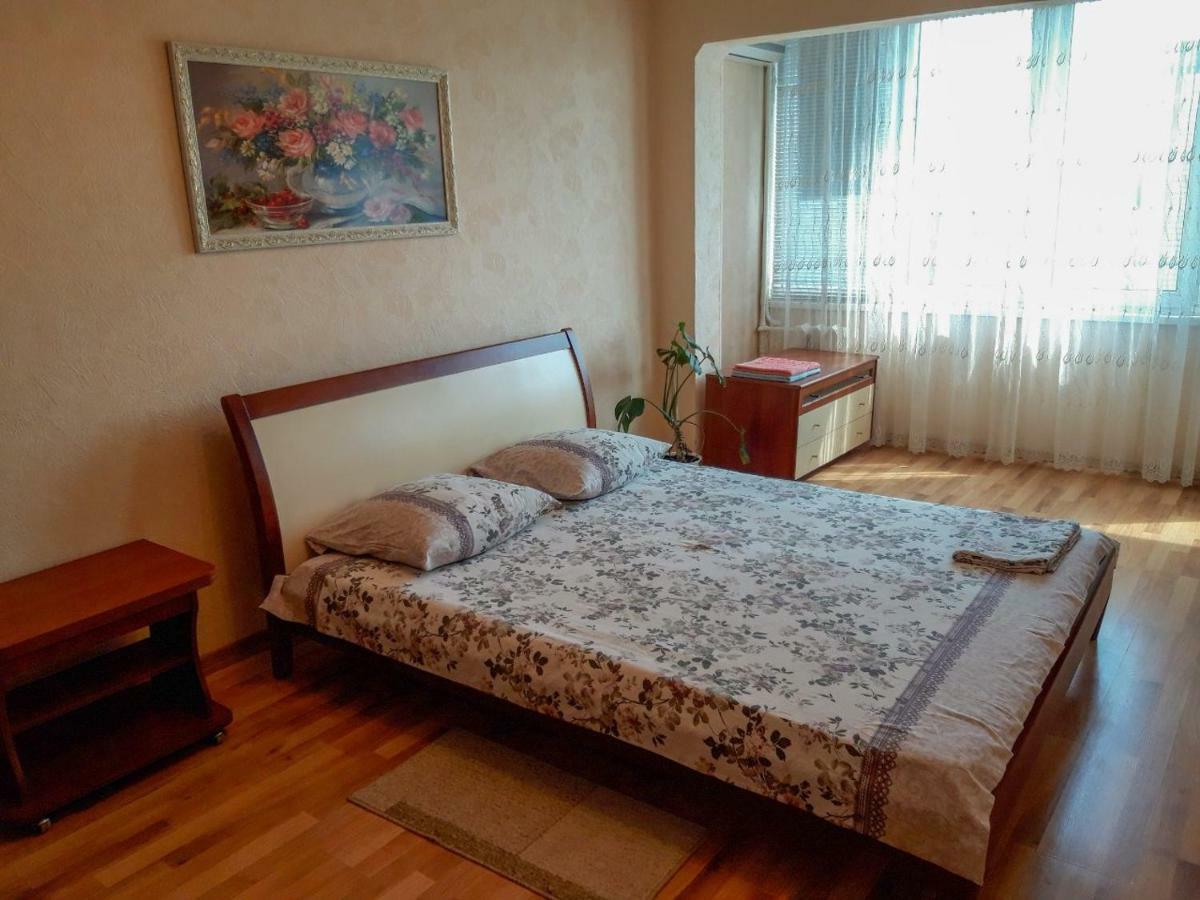 Apartment On Livoberezna Metro Station كييف المظهر الخارجي الصورة